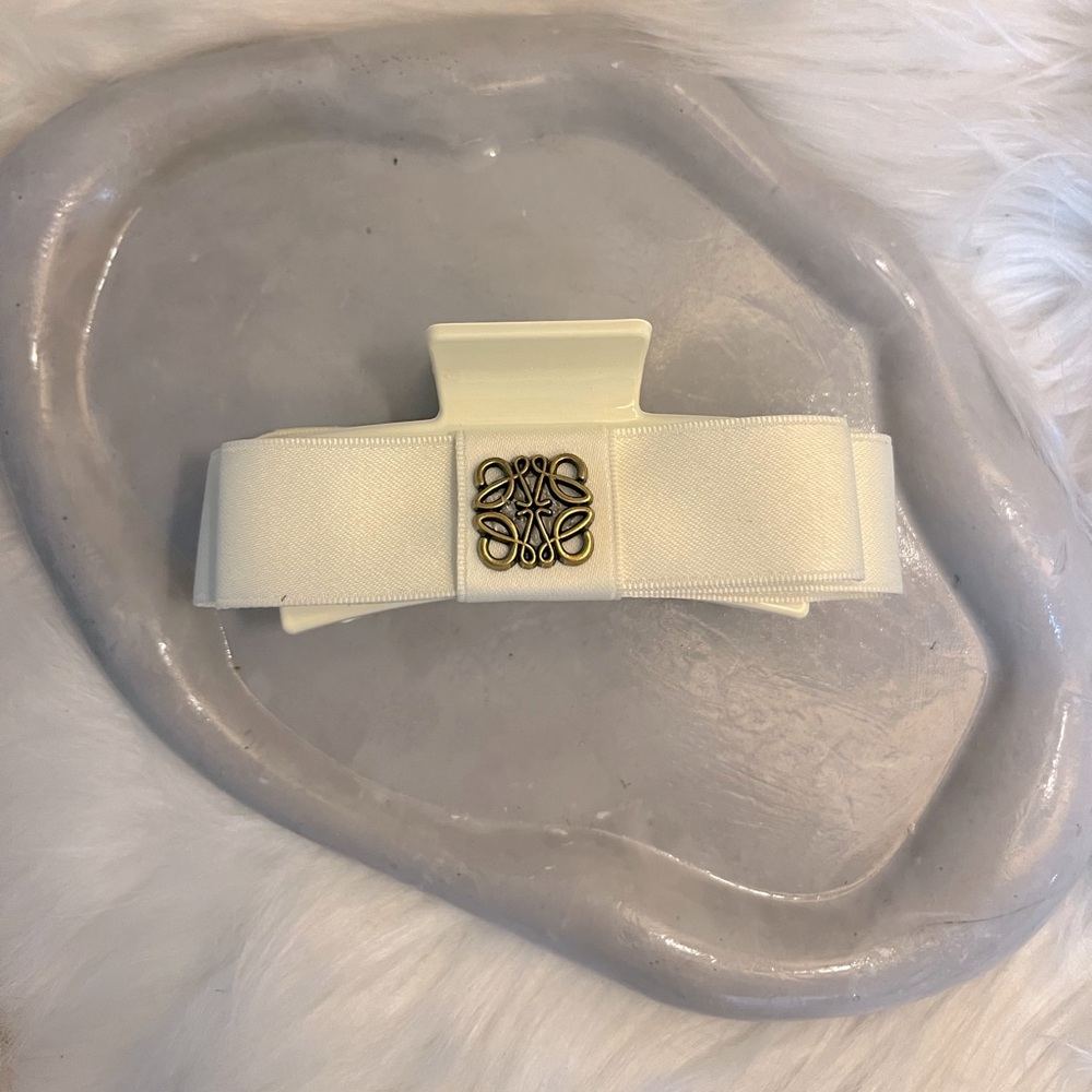 Elegant Cream Hair Claw